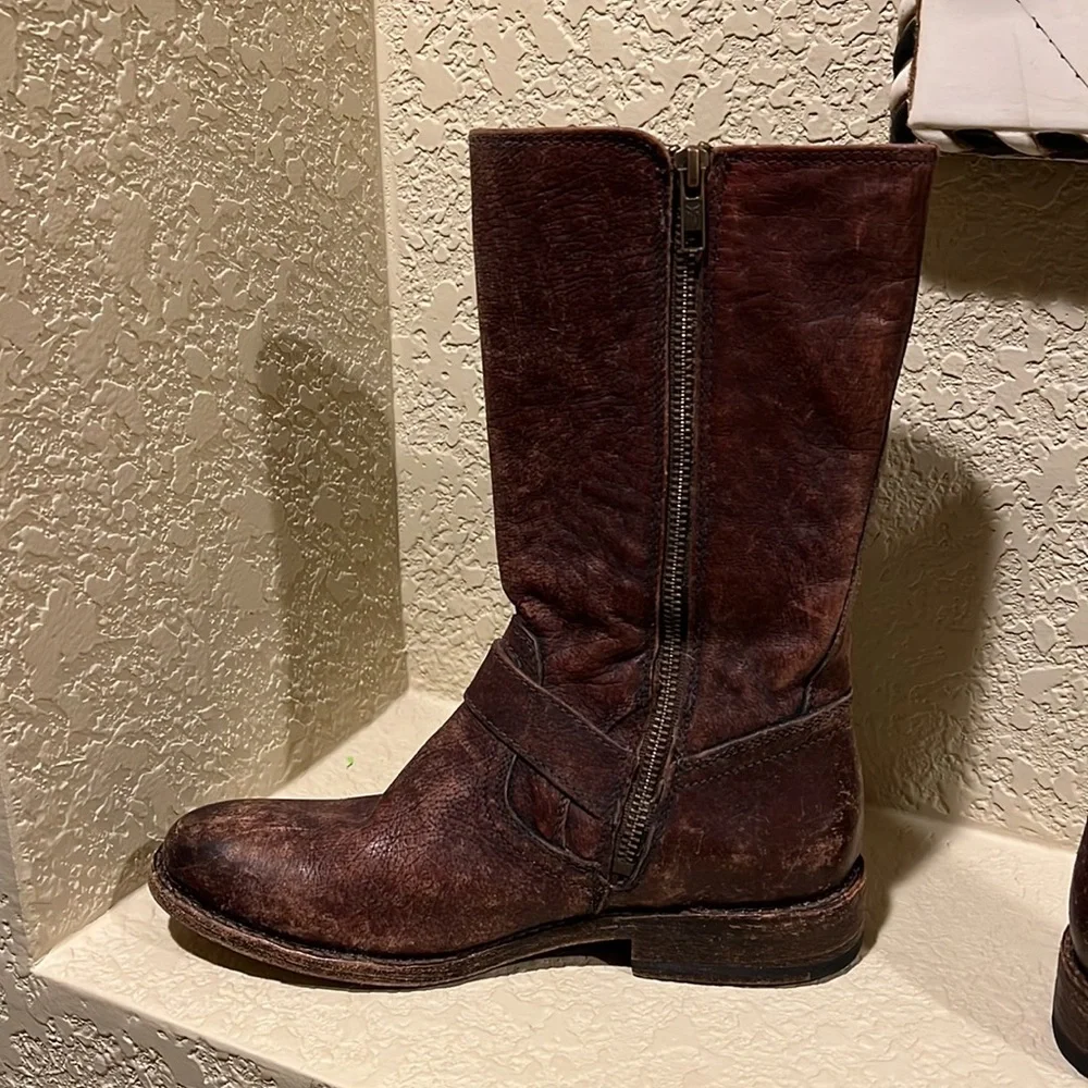 Frye boots size 7 women’s worn once, too big for my daughter so selling - Picture 5 of 10